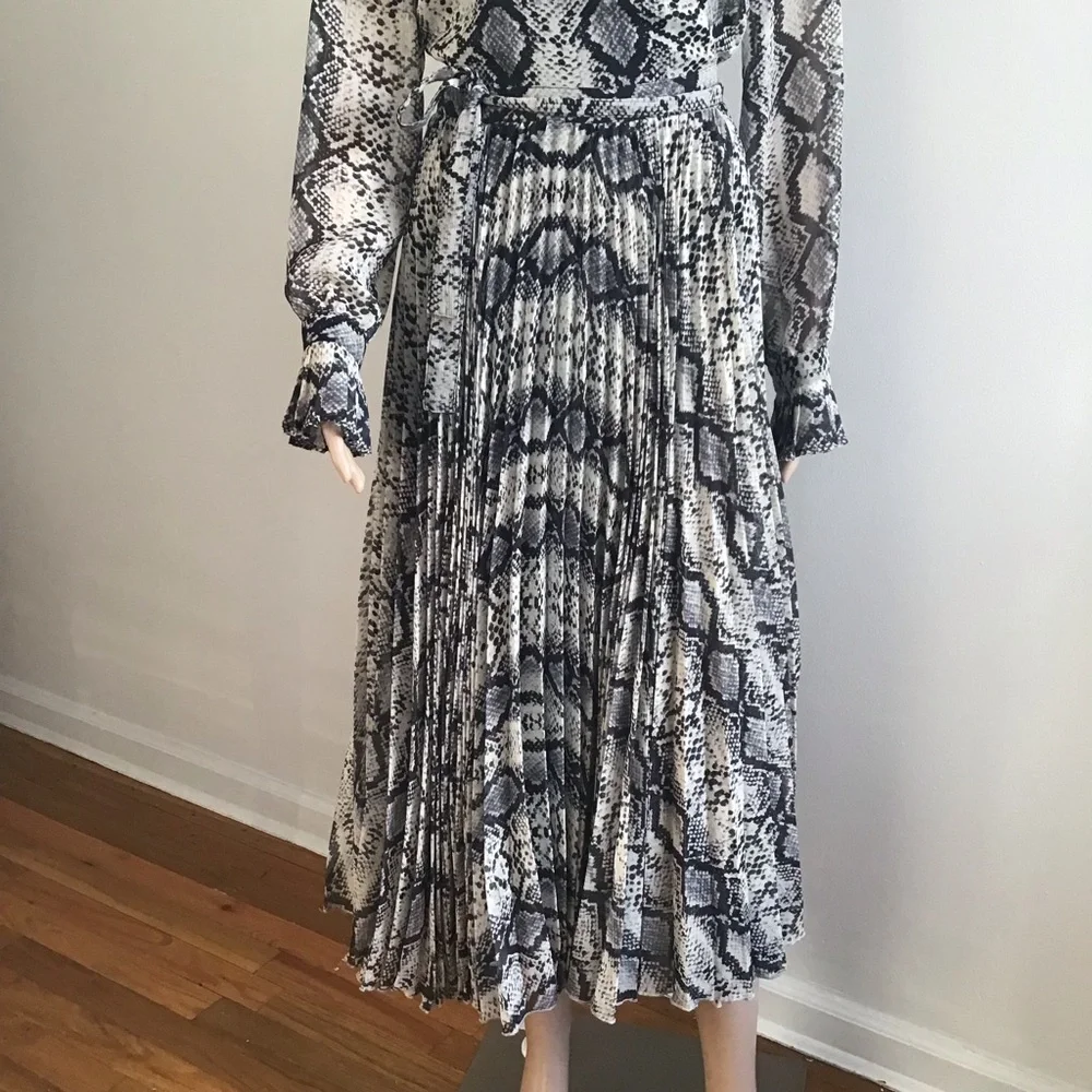 RESERVED .H&M TREND Conscious Midi SNAKESKIN PATTERNED Wrap Pleated Dress Size 8 - Picture 10 of 13